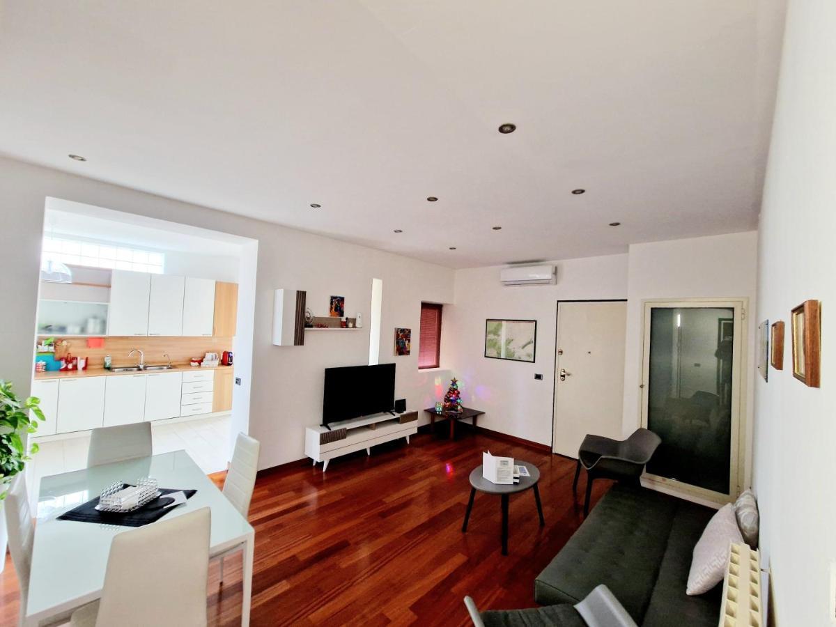 Appartamento La casa in centro Olbia Esterno foto